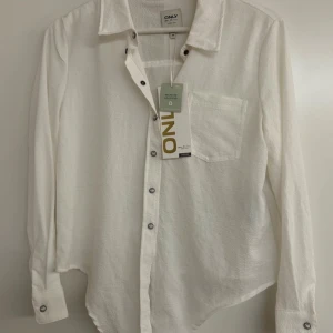 Tröja/skjorta med knyte - Ny med prislapp.