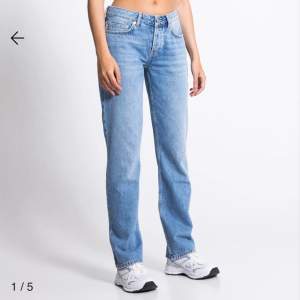 säljer dessa jätte fina jeans från lager 157 i super bra skick!!