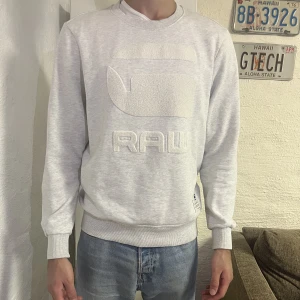G-star raw sweatshirt  - Skick 9/10 Nypris 949kr Modellen på bilden är 181cm och bär storlek M, vid frågor och funderingar är det bara att skriva!