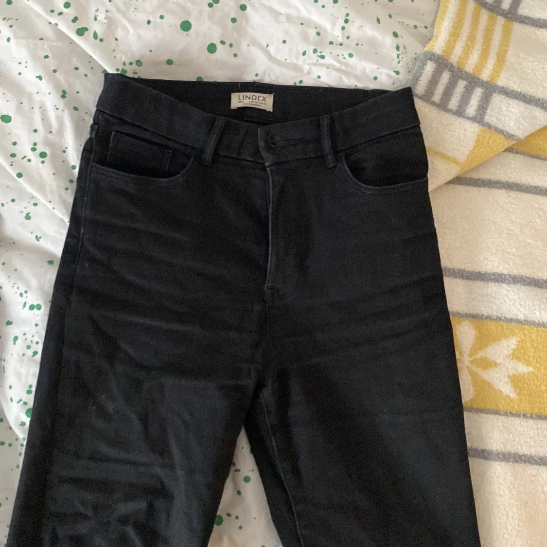 Svarta byxor Mira Lindex
