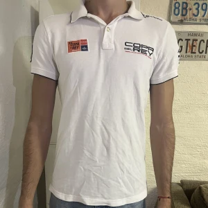 Sail racing pike paket - Skick 8/10 Nypris 500kr Säljer tröjorna som ett paket. Modellen på bilden är 181cm och bär storlek S, vid funderingar och frågor är det bara att skriva!