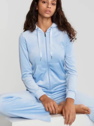 Gina kofta  - En blå Gina kofta köpt för 249 knappt använd så som ny hittar ej byxorna men om dom hittas så uppdaterar jag storlek M men passar mig som har XS-S 