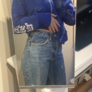 Jeans  - Säljer nu mina jeans ifrån zara, använa enstaka gånger pga fel storlek. Helt nytt skick. 