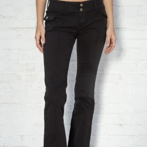 Brandy Melville lowrised byxor  - Supersnygga byxor från Brandy Mellville! Nyskick! Skriv för fler bilder 💖💖