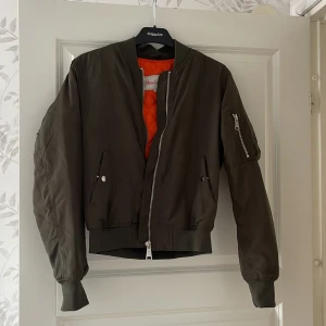 Jacka - Bomberjacka i mycket gott skick 