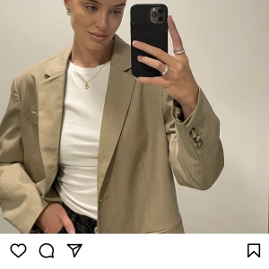 Kostymset från H&M - Kavaj: L Byxor: S  Jättefint set från hm. Kommer tyvärr inte till användning. Köpt på hm. Använt 2-3 gånger.