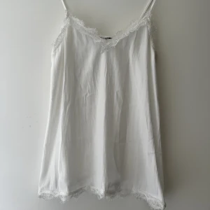 Spetslinne - Linne från Zara. 