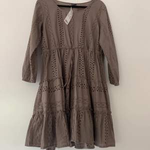 Fin mönster klänning from Gina tricot som aldrig blivit använd. Bra skick. Hör av er om ni undrar något! 💞