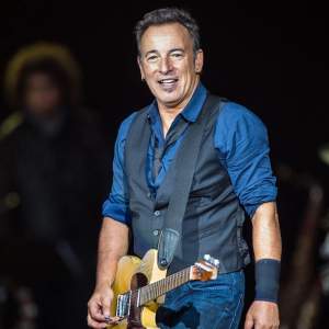 Pappa har fått förhinder och kan därför inte åka på Bruce konserten i Göteborg imorgon (26/6) Därför säljer jag nu 2 st Bruce Springsteen - Platinum främre stå. 3000 kr st, alltså 6000 kr tillsammans 