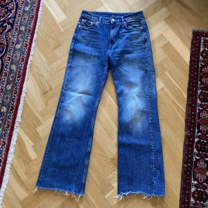 Weekday jeans old collection - Vintage weekday från gammal collection köpta i Köpenhamn för 700spänn. Straight med lite bootcut. Size: 31/34. Pris: 299kr. 