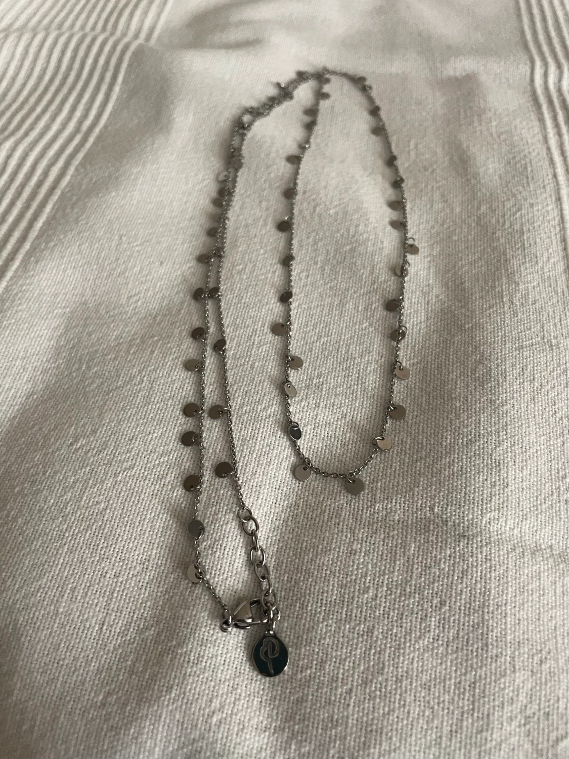 Silvrigt Edblad halsband  - 1