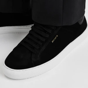 Alex arigato skor - Säljer nu dessa Alex arigato skor för killar i storlek 40. De är endast testade och har inga märken och är så gott som nya. Nypris 2450kr, mitt pris 2000kr. Pris kan diskuteras vid snabb affär.