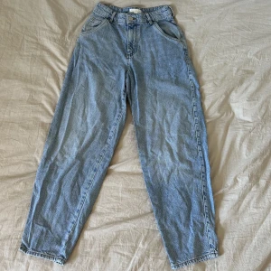 Blåa jeans 💙 - Blåa jeans i jätte fint skick! 💙endast använda ett par gånger!