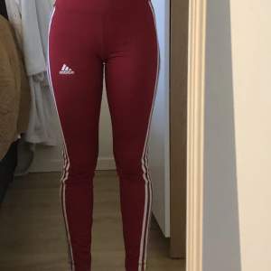 Röda/vinröda Adidas leggings ❤️ 