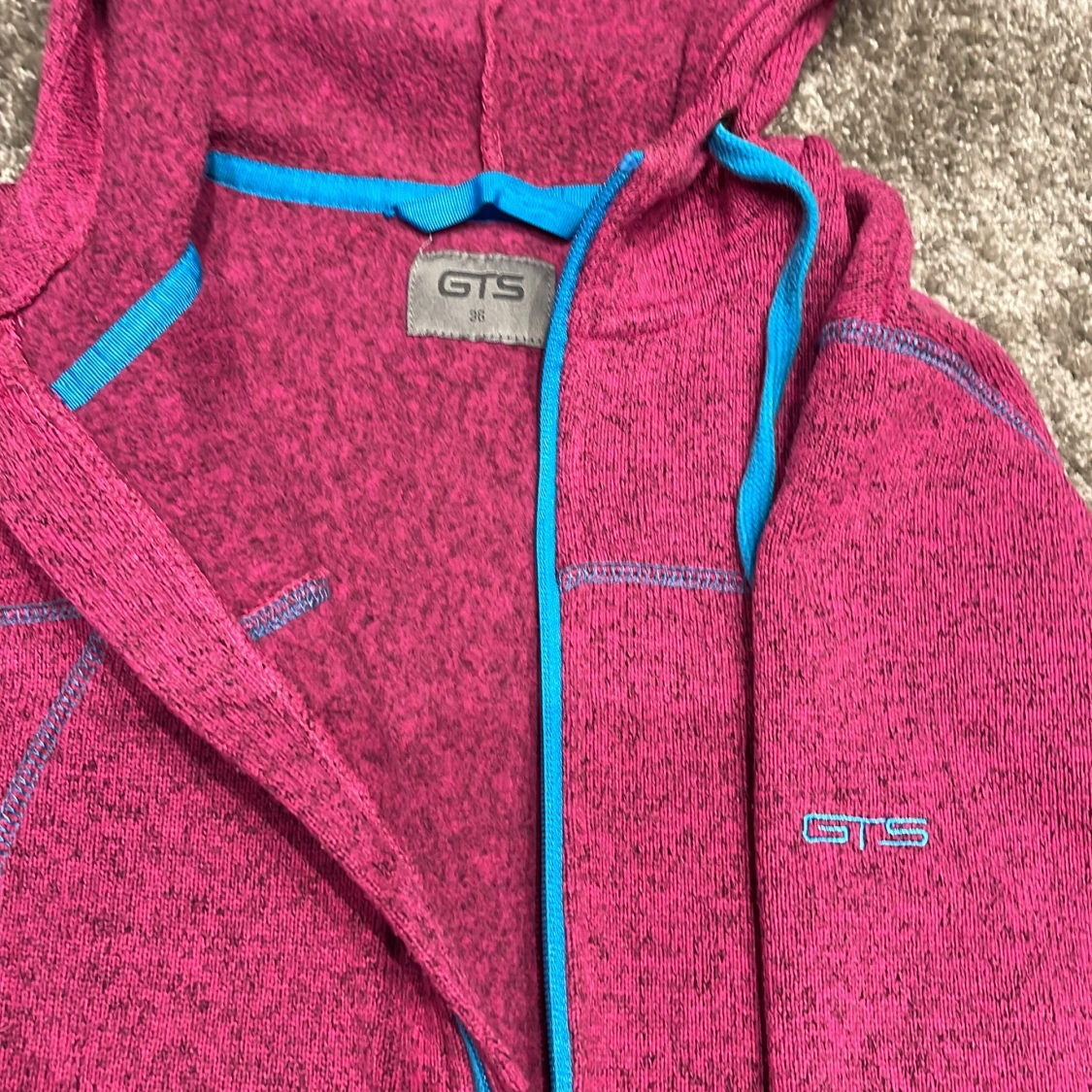 Fleecejacka med luva - 91