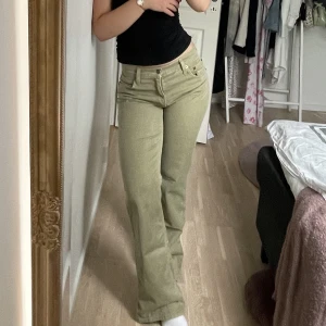 Gröna jeans - Säljer ett par jättesnygga gröna jeans 💚 ordinariepris 449 :-