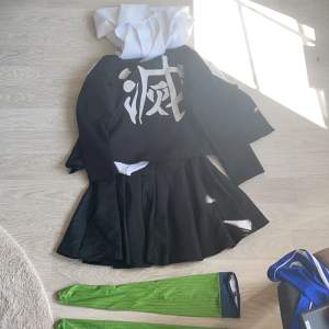 Mitsuri Cosplay Från Demonslayer Använd endast 2 gånger. Kläderna är i väldigt bra skick! + Frakt 99kr