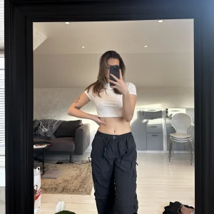 Cargo byxor - Snygga cargo byxor från butter som tyvärr inte används längre då dom är lite korta på mig (1.73).