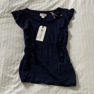 Topp med volanger - Oanvänd topp med volanger 🫶🏼storlek M men passar mig som vanligtvis har xs