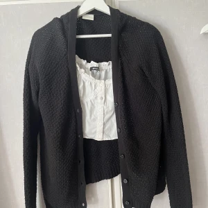 Fin kofta  - Superfin kofta/cardigan från Vila. Storlek L men passar även M eller om man använder sen som en oversize💞💞