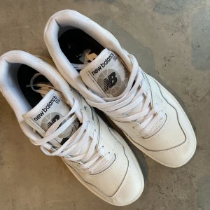 New balance 550 - Snygga och fräscha man skor, storlek 42,5 Används ca 3 gånger. Skriv vid intresse!