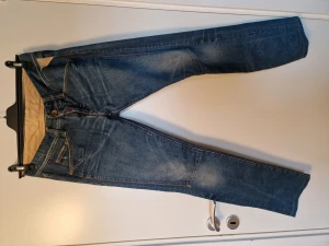 Lågmidjade replay jeans - Superfina replay jeans i nyskick!❤️ Lågmidjade och något utsvängda🌸 midja: 41 cm innerbenslöngd: 78 cm