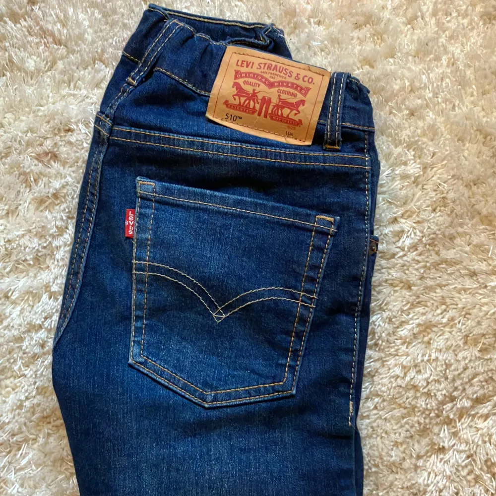 Äkta Levis jeans<3 endast använd 2 gånger. Jeans & Byxor.