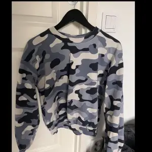 Blå militär sweatshirt från Lindex Storlek 170, passar XS och S🤍 Bra skick 