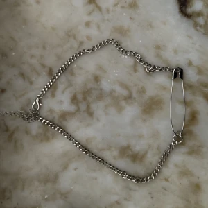 Halsband - Använd fåtal gånger 