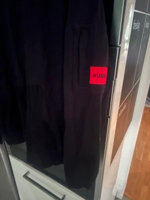 Hugo Boss tröja  - Tröja från Hugo Boss!   Storlek S. Gjord i 96% bomull och 4% elastan. Mycket bra skick.