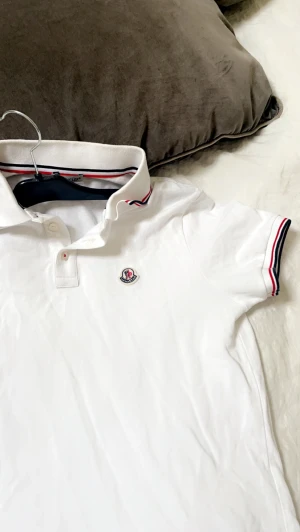 Moncler pike storlek S  - Moncler pike storlek S i bra skick. Dm för frågor eller fler bilder.