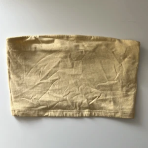 Topp - Gul top från Ginatricot