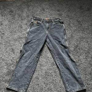 Butter jeans - Säljer mina butter jeans då dom är för stora för mig och inte mina stil. Dom är i bra skick även om dom är använda mycket.