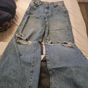 Jeans ifrån Gina  - Jeans ifrån Gina Storlek : 38  Älskar dessa Jenas men är tyvärr inte min stil längre :/