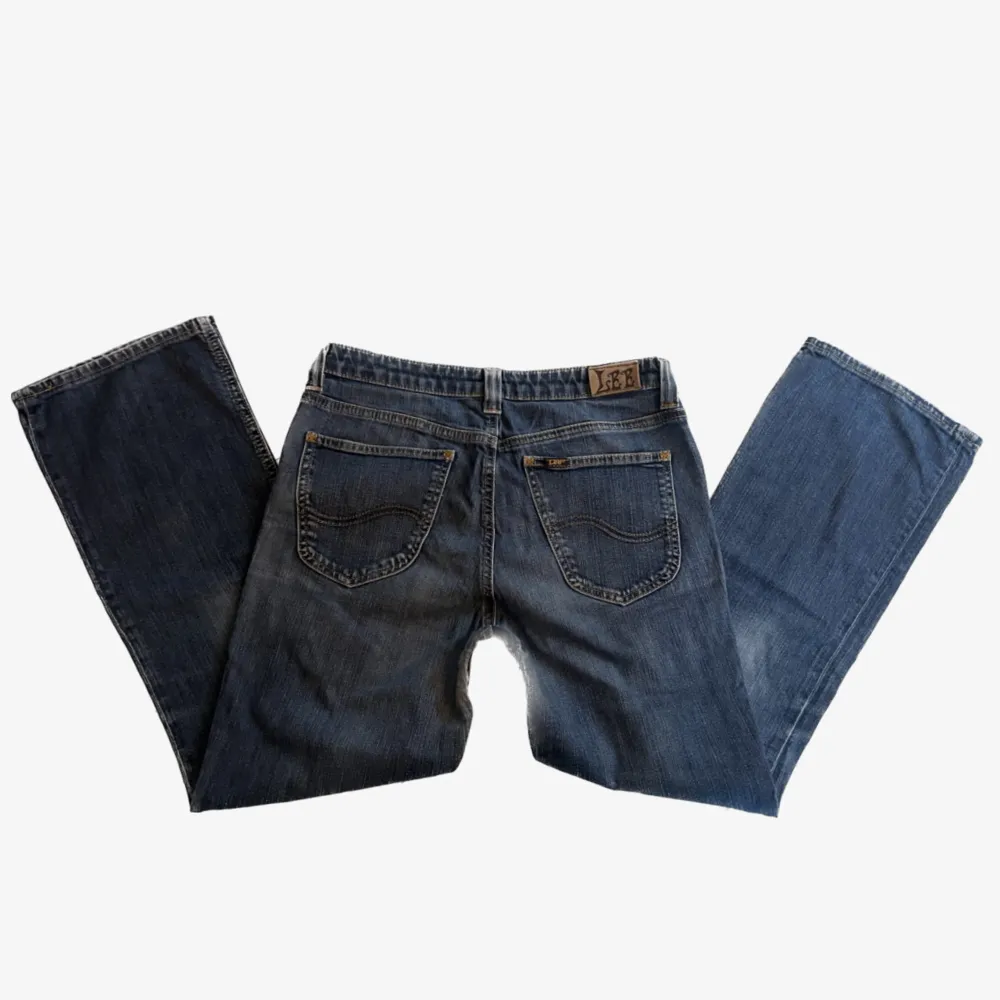 Vintage lee jeans  i fint skick. 80 höft/midja, 72 innerbenslängd. . Jeans & Byxor.