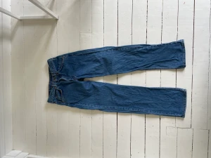 Levis 508 jeans - Fint skick! Står att det är storlek w32 L34 Men skulle säga att midjestorleken är som en 28/29 och längden 29