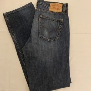 Levis 751 - Skick 7/10, storlek 33/34