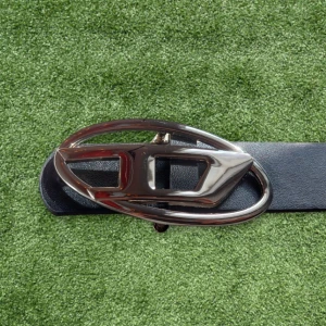 Diesel bälte - Snyggt diesel bälte, 105cm lång, cirka 4cm bred, 8/10 skick