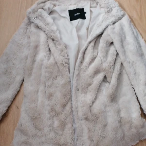 Jacka  - En fin jacka som inte kommer till användning längere 