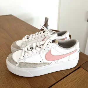 Nike blazer low platform 💕 - Använda ett par gånger men är i bra skick! 