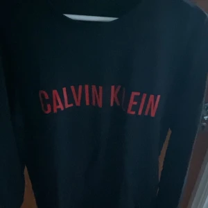 Calvin Klein sweatshirt - Skick 9/10 Nypris 649kr