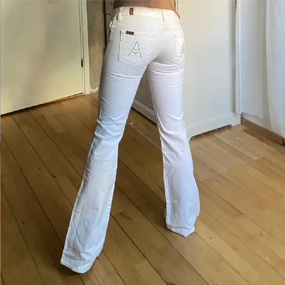 As snygga seven jeans som tyvärr inte kommer till användning då de är för små ❤️ Midja: 73 innerbens längd:86 skriv vid intresse eller frågor ❤️. Jeans & Byxor.