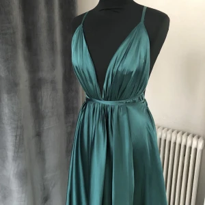 Balklänning - Balklänning från ivoryfield Aldrig använd Strl S Nypris: 2400kr Mitt pris: 1000kr