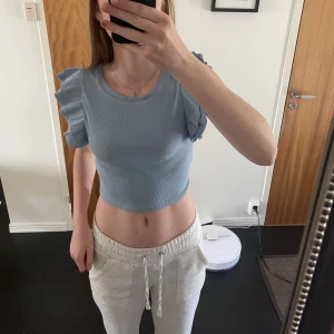 Zara topp!💙💙 - Topp från zara i ljusblå! Superbra skick✨ storlek S!