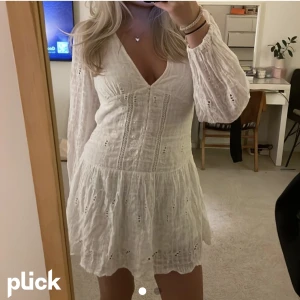 Zara klänning  - Superfin klänning från zara! Lägger upp igen pga oseriös köpare☺️