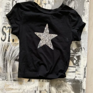 Y2k tröja med stjärna ⭐️  - Fin tajt tröja 