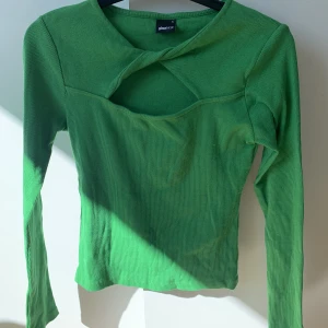 Grön topp - Väldigt bra skick inte använd mycket Fin grön färg 
