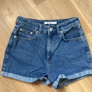 Jeansshorts - Snygga jeansshorts!!
