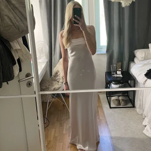 Balklänning  - Säljer min superfina balklänning! Endast använd en gång☺️