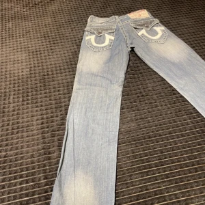 True Religion Jeans - Köpta second hand, tyvärr alldeles för små på mig. Står 29x34 skulle säga att de passar någon runt storleken 26